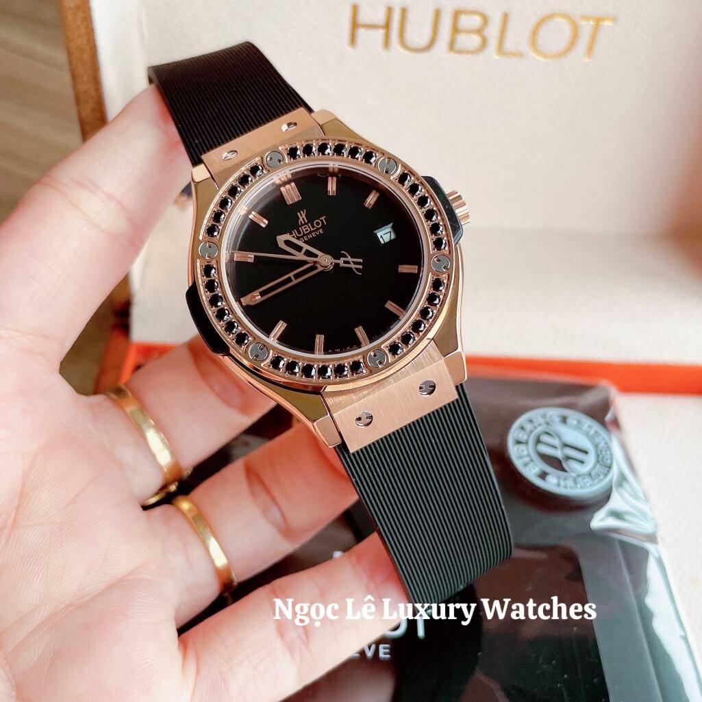 Đồng Hồ Nữ Hublot Classic Fusion 34mm Máy Pin Dây Silicon Đen Đính Đá Vỏ Rose Gold