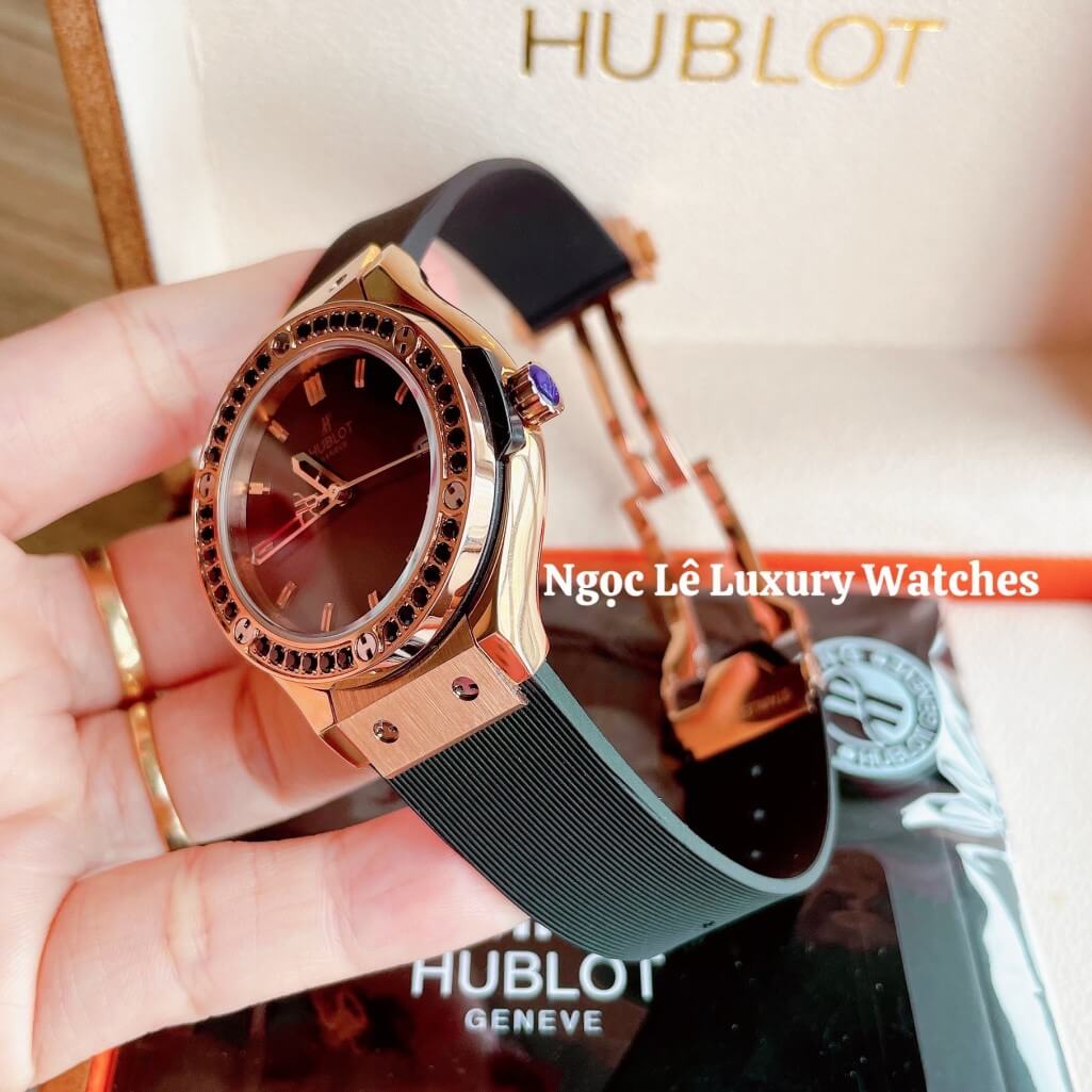 Đồng Hồ Nữ Hublot Classic Fusion 34mm Máy Pin Dây Silicon Đen Đính Đá Vỏ Rose Gold