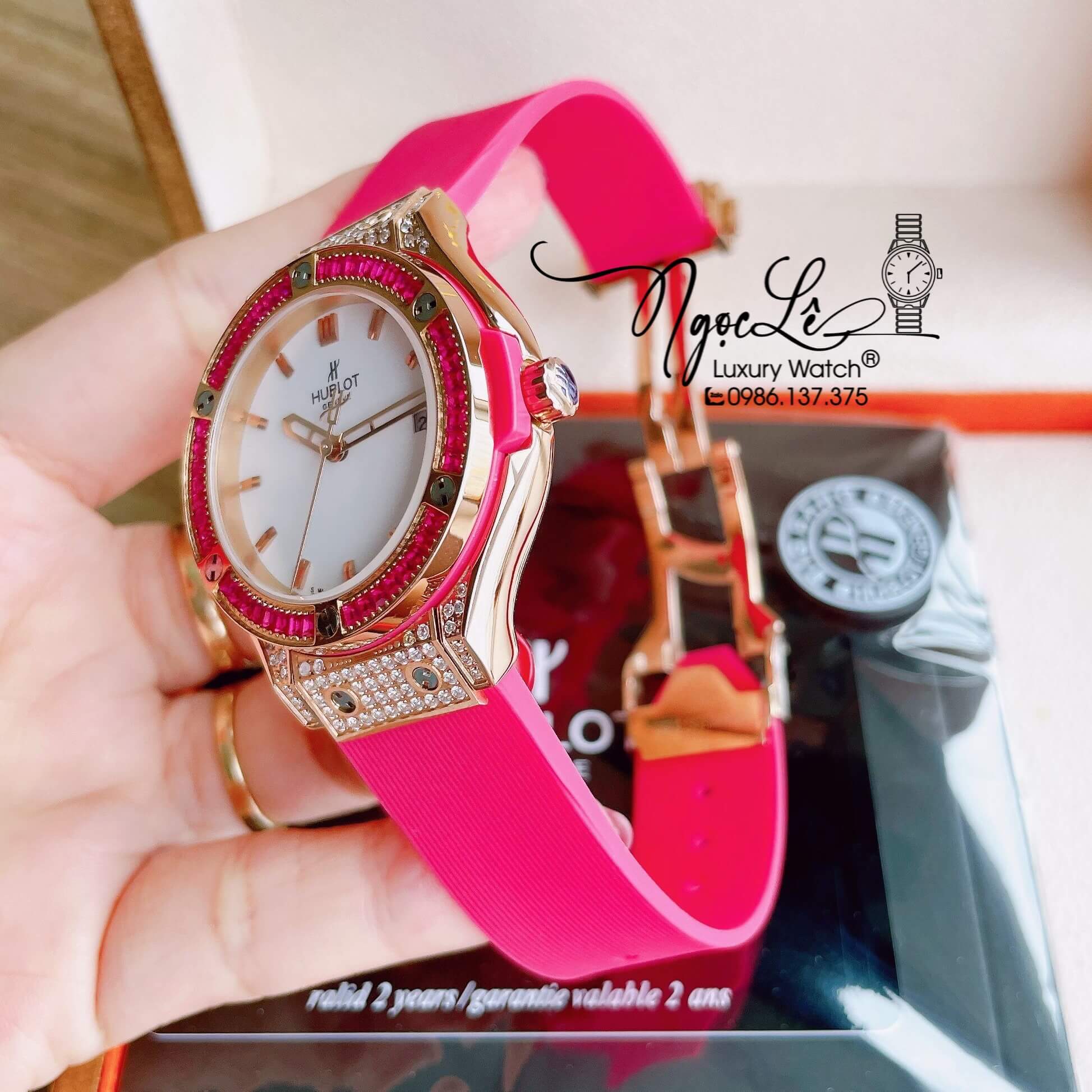 Đồng Hồ Nữ Hublot Classic Fusion 34mm Máy Pin Dây Silicon Hồng Đính Đá Vỏ Rose Gold