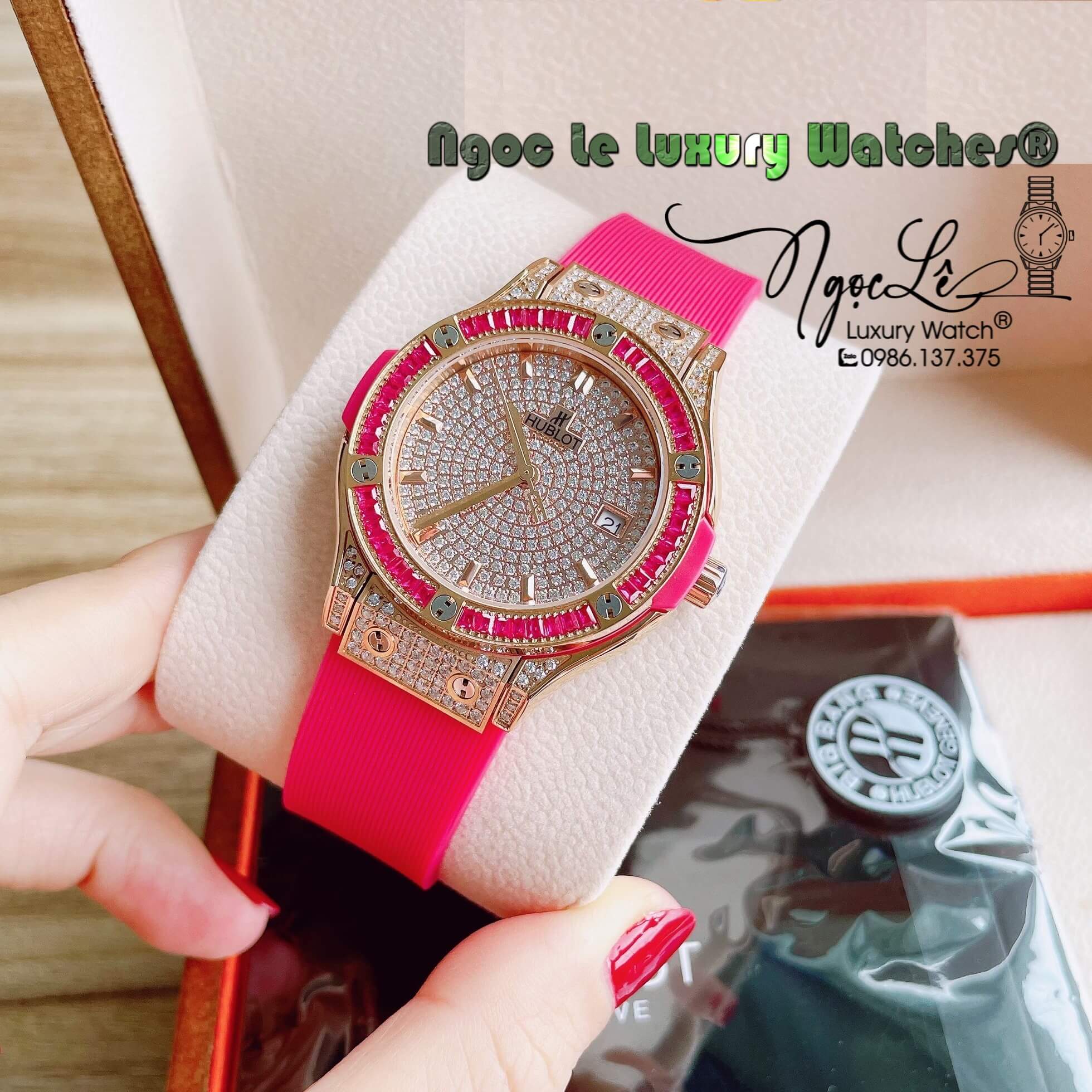Đồng Hồ Nữ Hublot Classic Fusion 34mm Máy Pin Dây Silicon Hồng Đính Full Đá Vỏ Rose Gold