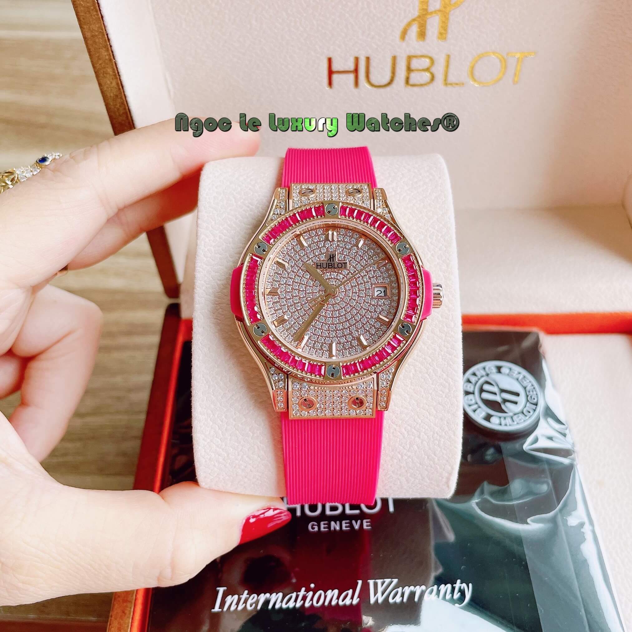 Đồng Hồ Nữ Hublot Classic Fusion 34mm Máy Pin Dây Silicon Hồng Đính Full Đá Vỏ Rose Gold