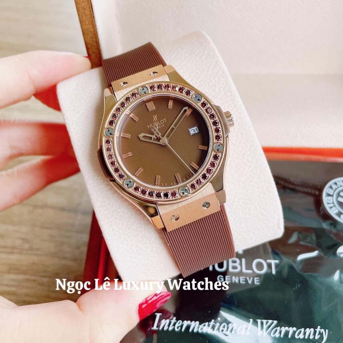 Đồng Hồ Nữ Hublot Classic Fusion 34mm Máy Pin Dây Silicon Nâu Đính Đá Vỏ Rose Gold
