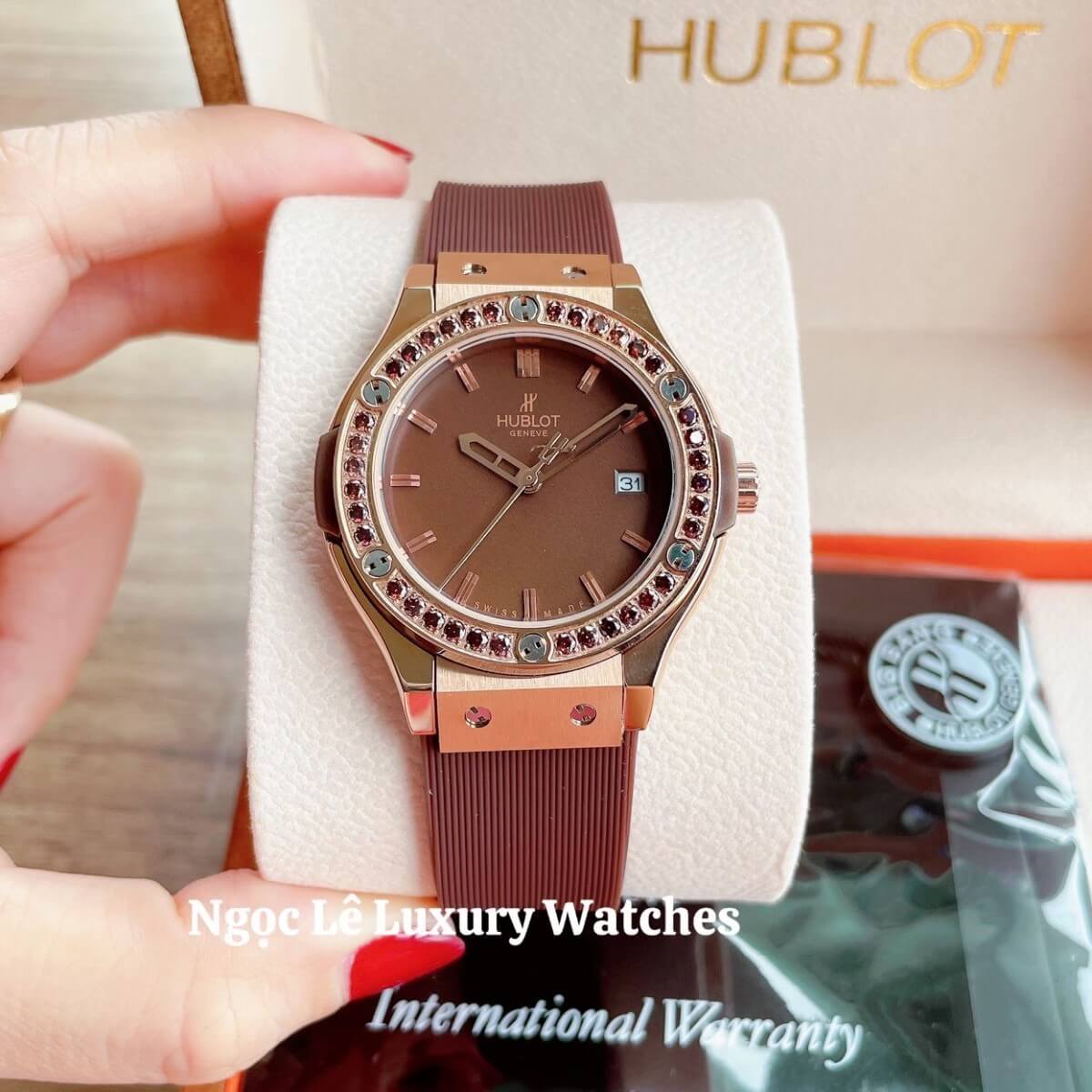 Đồng Hồ Nữ Hublot Classic Fusion 34mm Máy Pin Dây Silicon Nâu Đính Đá Vỏ Rose Gold