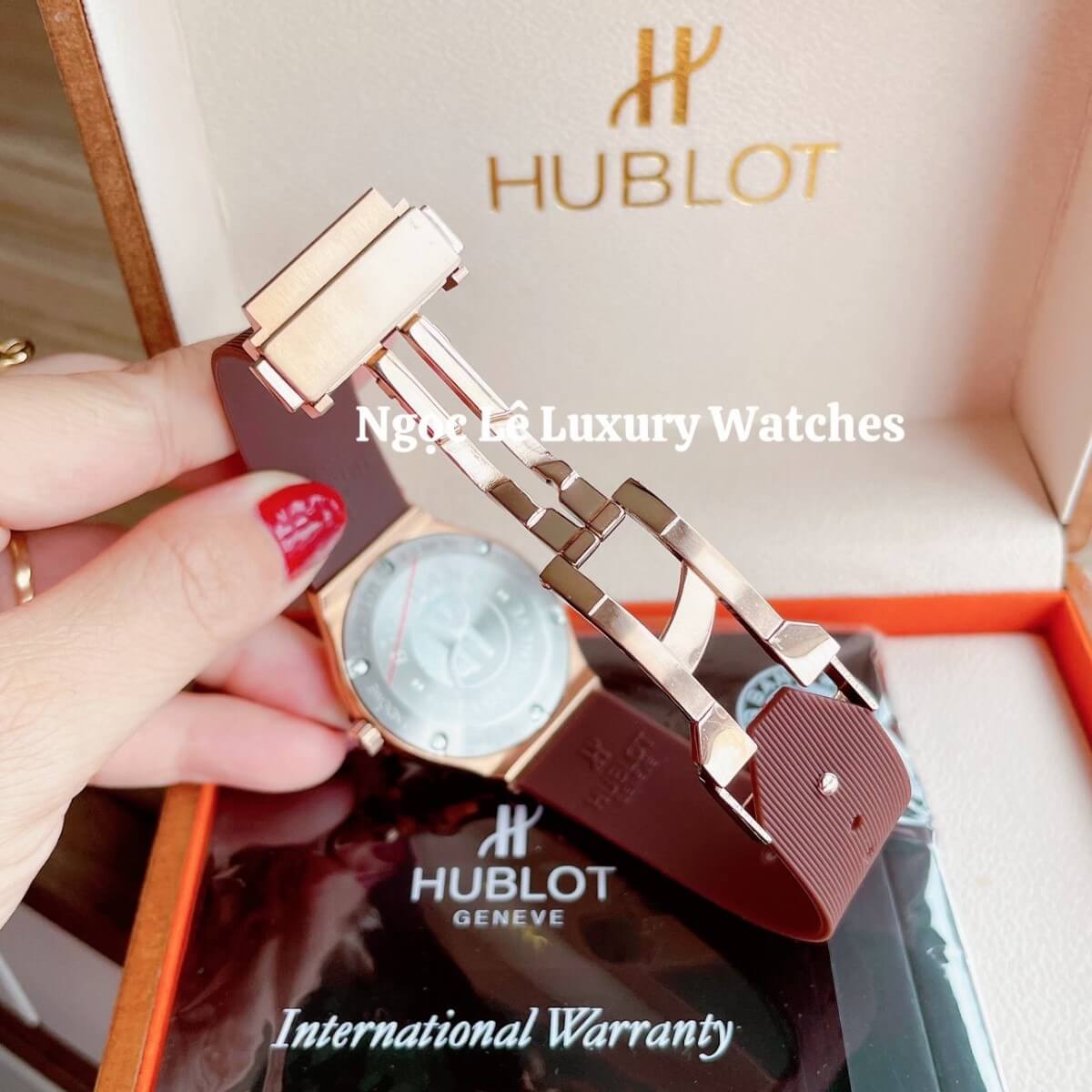 Đồng Hồ Nữ Hublot Classic Fusion 34mm Máy Pin Dây Silicon Nâu Đính Đá Vỏ Rose Gold