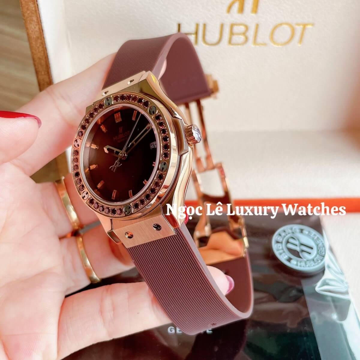 Đồng Hồ Nữ Hublot Classic Fusion 34mm Máy Pin Dây Silicon Nâu Đính Đá Vỏ Rose Gold