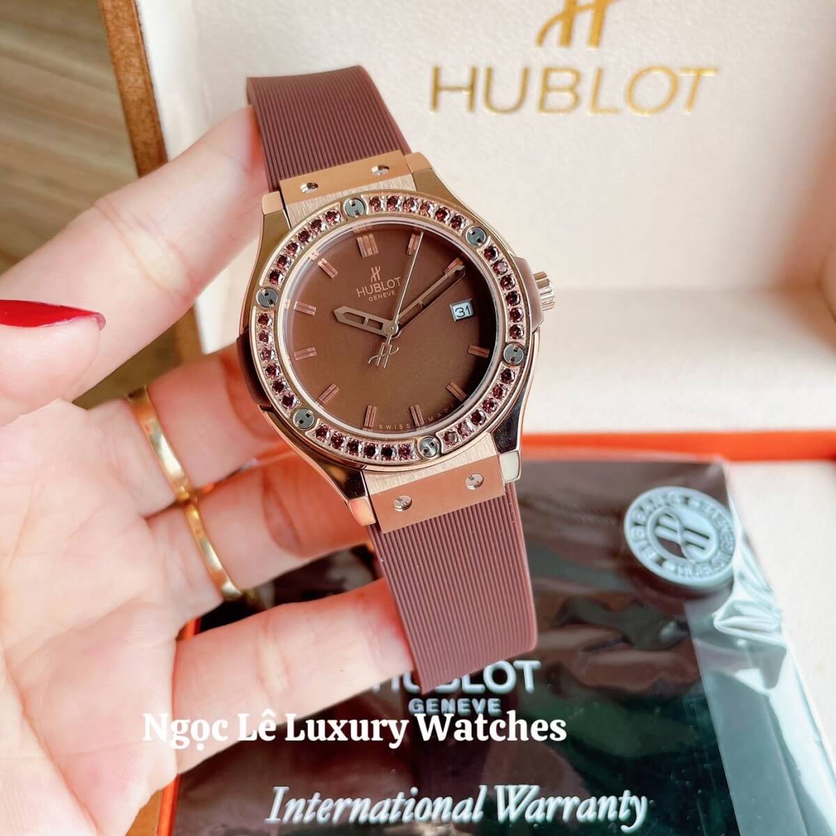 Đồng Hồ Nữ Hublot Classic Fusion 34mm Máy Pin Dây Silicon Nâu Đính Đá Vỏ Rose Gold