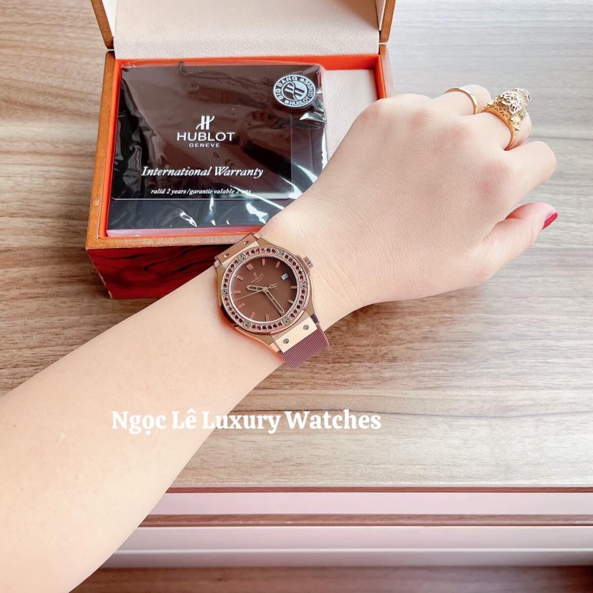 Đồng Hồ Nữ Hublot Classic Fusion 34mm Máy Pin Dây Silicon Nâu Đính Đá Vỏ Rose Gold