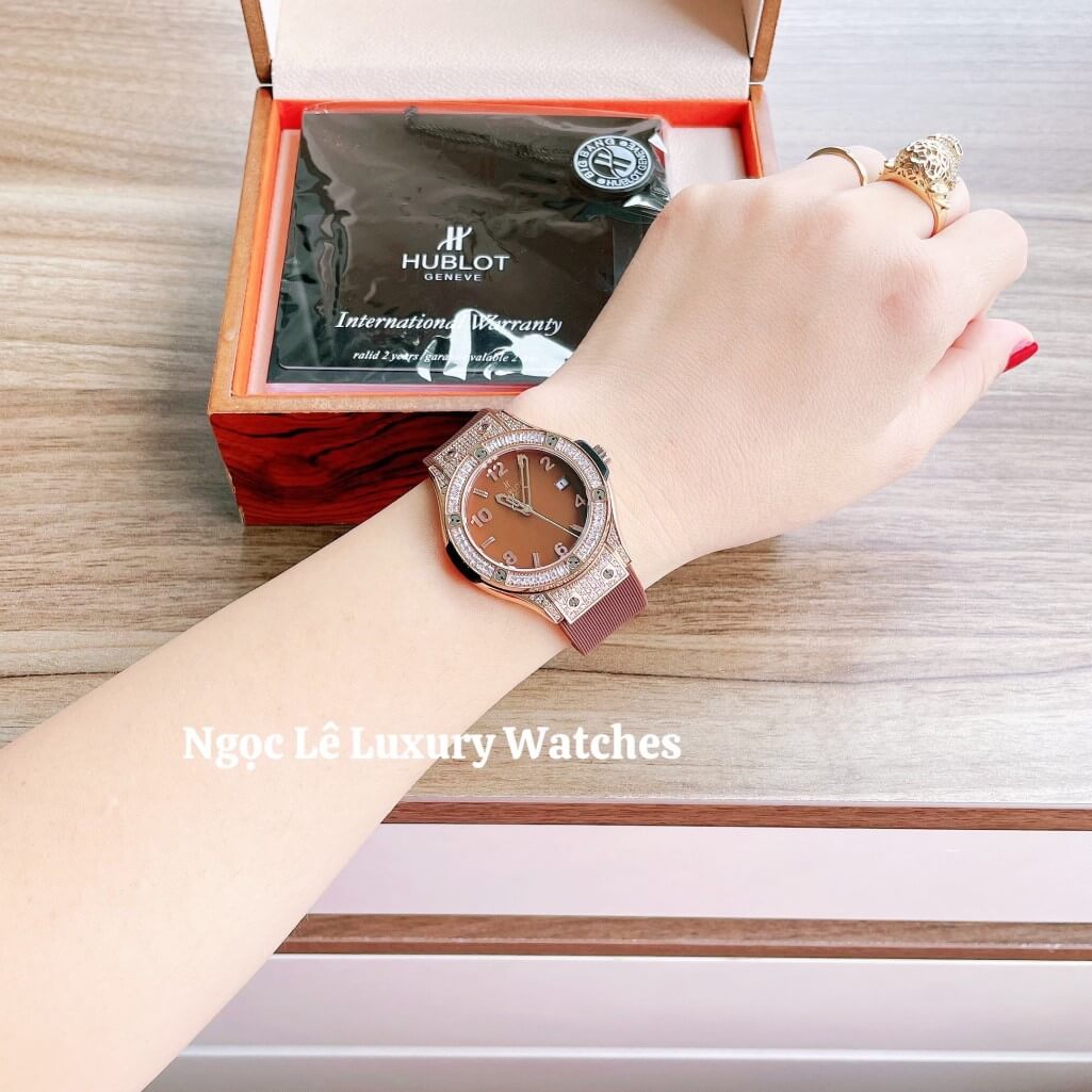 Đồng Hồ Nữ Hublot Classic Fusion 34mm Máy Pin Dây Silicon Nâu Đính Đá Vỏ Rose Gold
