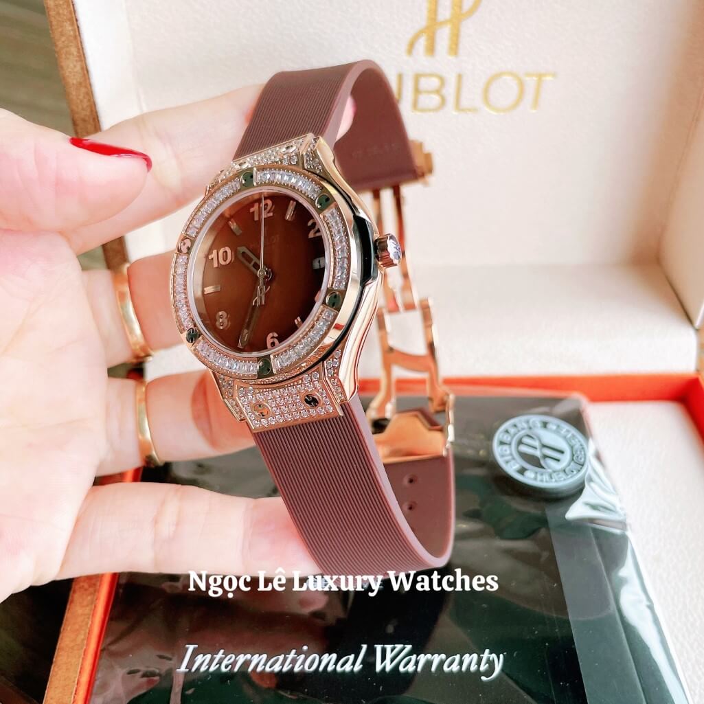 Đồng Hồ Nữ Hublot Classic Fusion 34mm Máy Pin Dây Silicon Nâu Đính Đá Vỏ Rose Gold