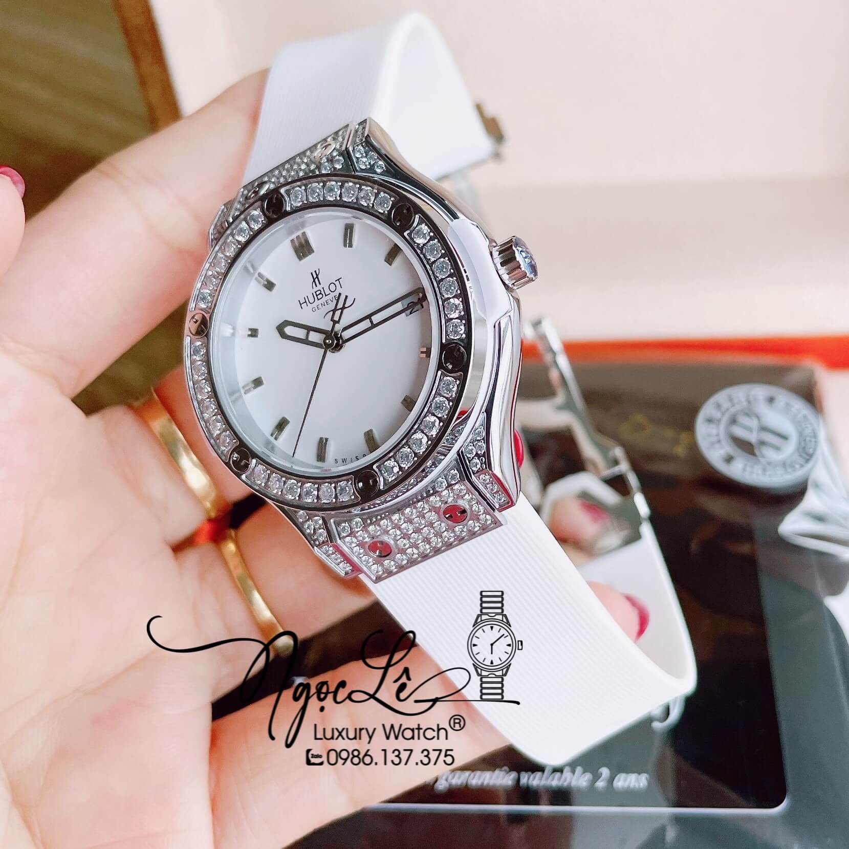 Đồng Hồ Nữ Hublot Classic Fusion 34mm Máy Pin Dây Silicon Trắng Đính Đá Vỏ Silver