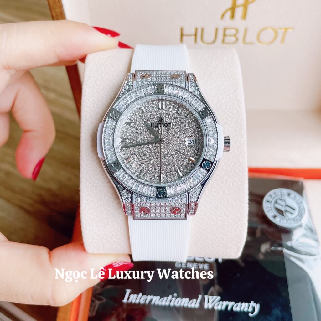 Đồng Hồ Nữ Hublot Classic Fusion 34mm Máy Pin Dây Silicon Trắng Đính Full Đá Vỏ Silver