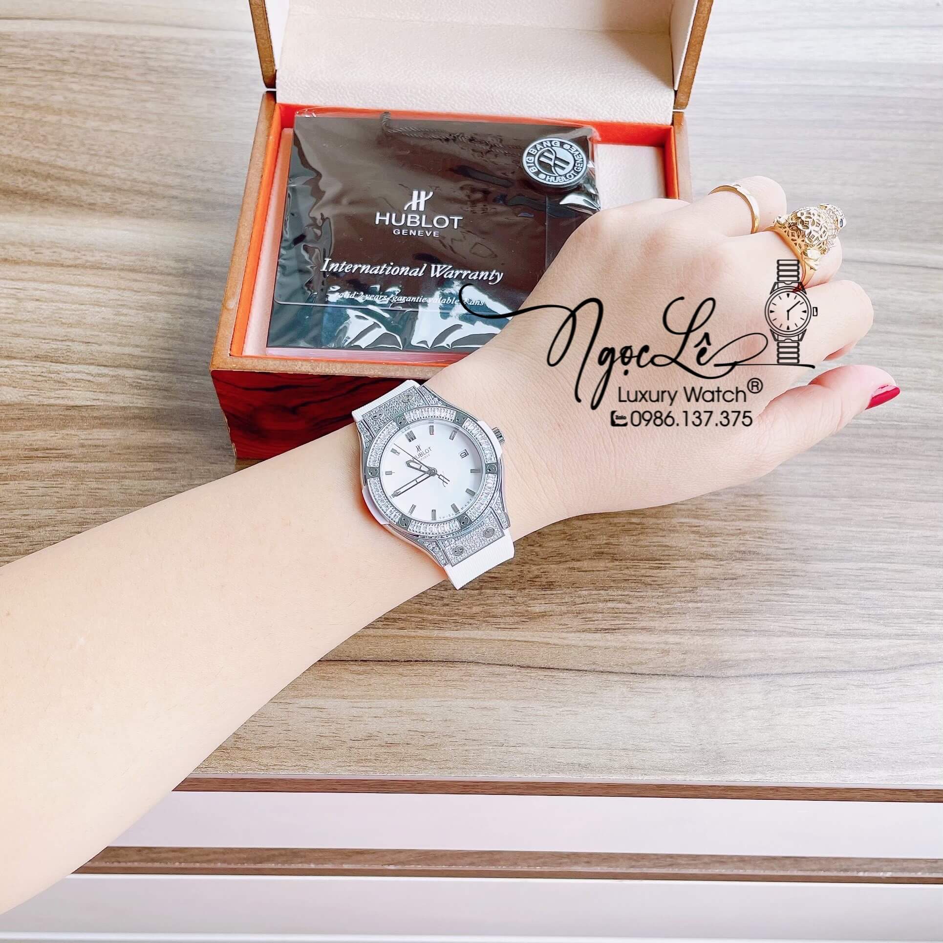 Đồng Hồ Nữ Hublot Classic Fusion 34mm Máy Pin Dây Silicon Trắng Đính Đá Ống Vỏ Silver