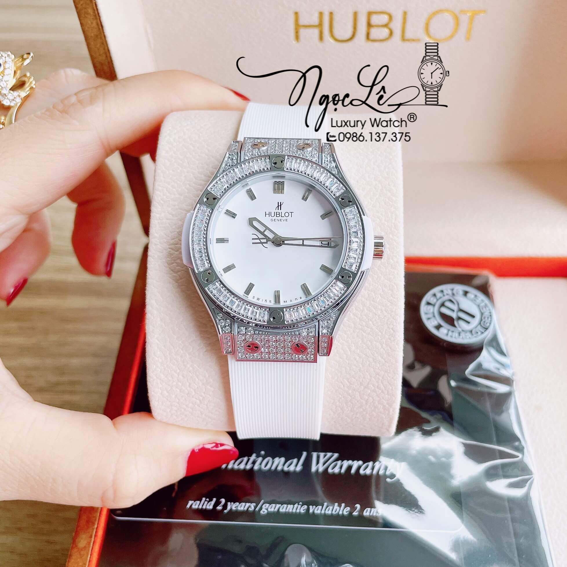 Đồng Hồ Nữ Hublot Classic Fusion 34mm Máy Pin Dây Silicon Trắng Đính Đá Ống Vỏ Silver