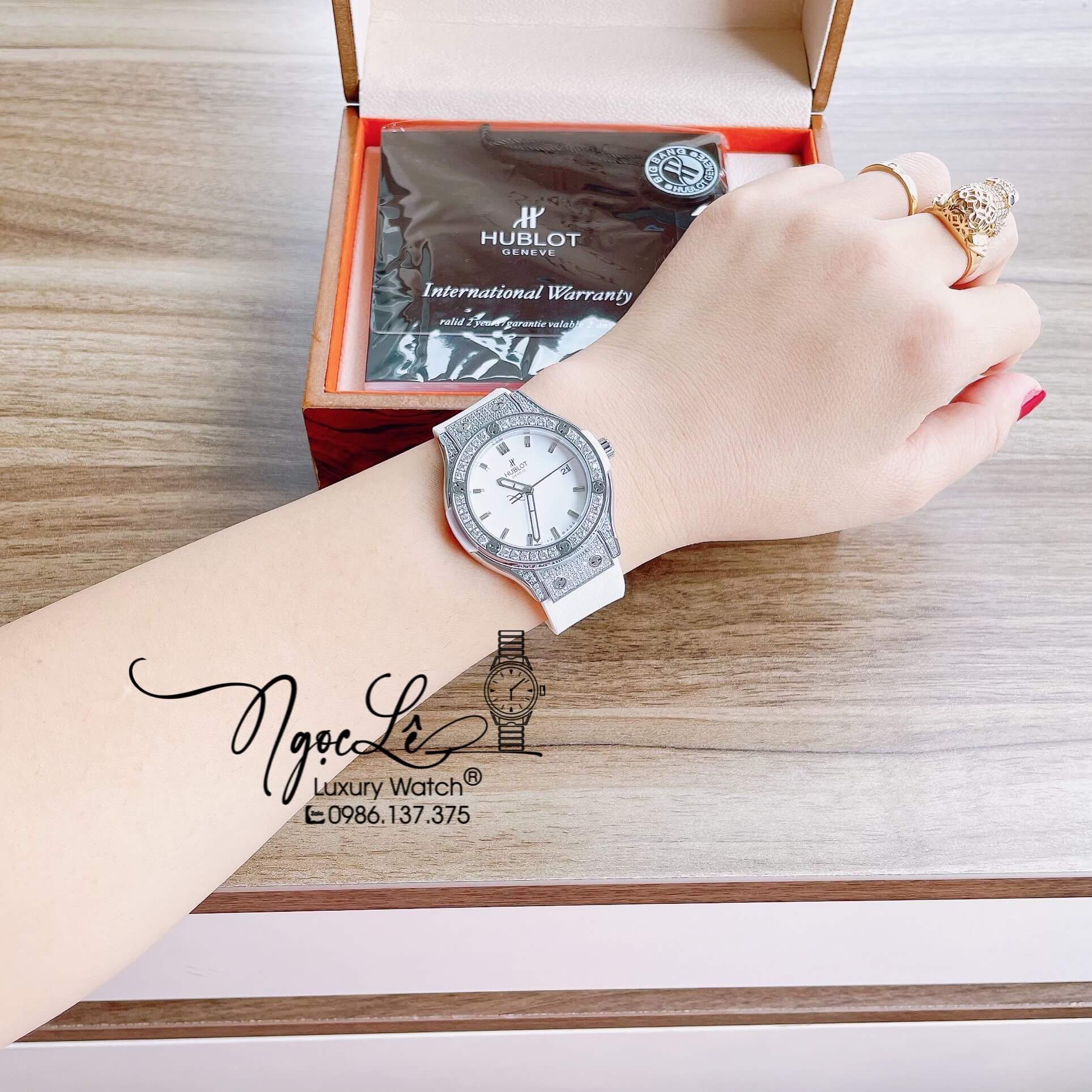 Đồng Hồ Nữ Hublot Classic Fusion 34mm Máy Pin Dây Silicon Trắng Đính Đá Vỏ Silver