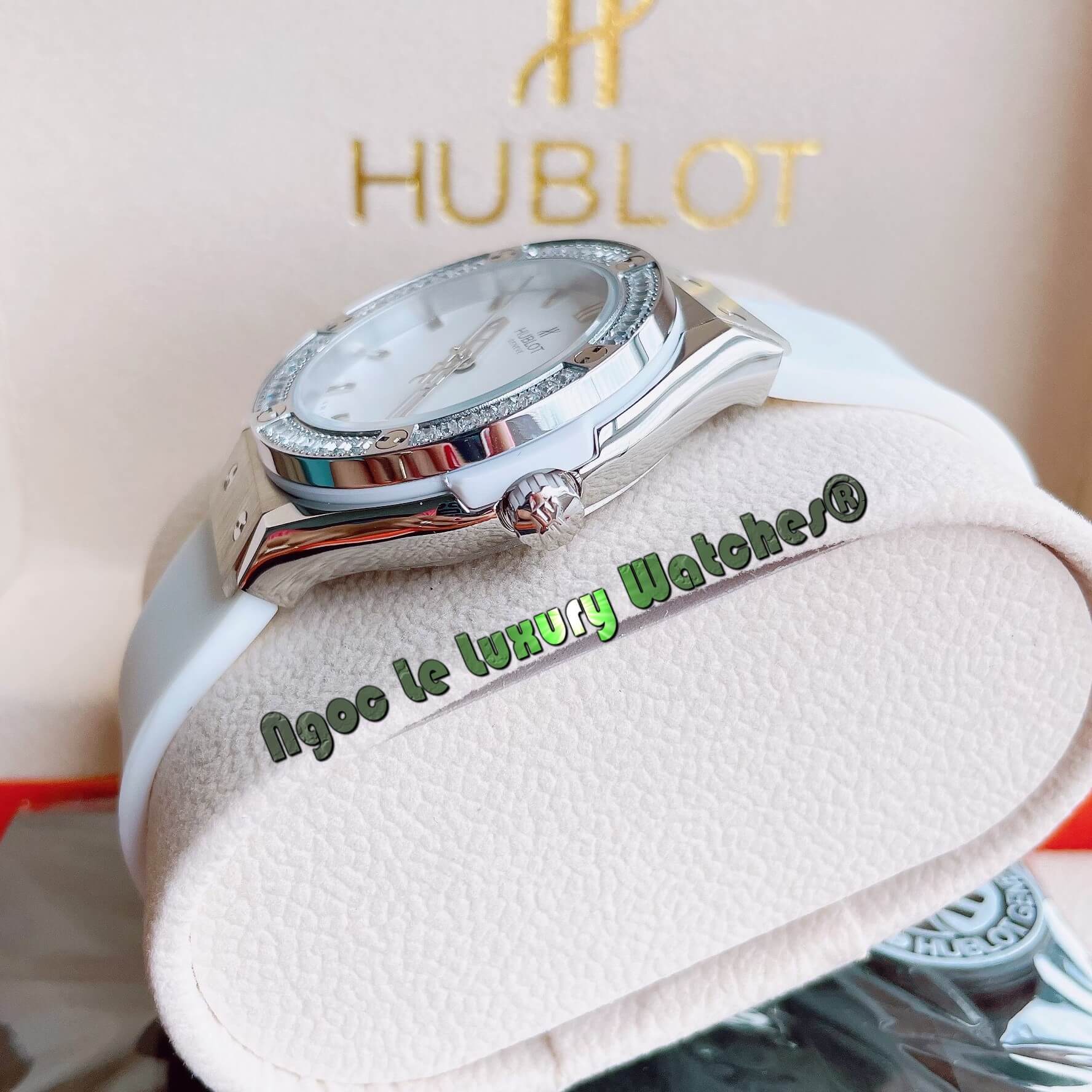 Đồng Hồ Nữ Hublot Classic Fusion 34mm Máy Pin Dây Silicon Trắng Đính Đá Ống Vỏ Silver