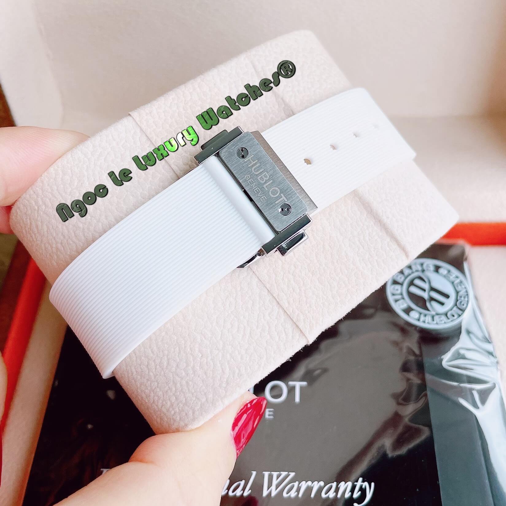 Đồng Hồ Nữ Hublot Classic Fusion 34mm Máy Pin Dây Silicon Trắng Đính Đá Ống Vỏ Silver