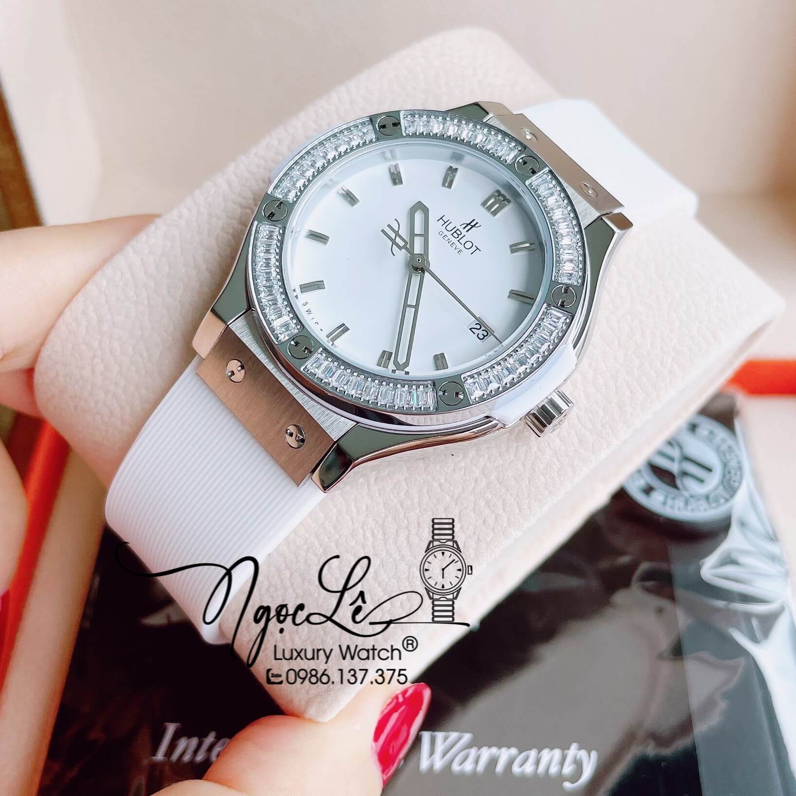 Đồng Hồ Nữ Hublot Classic Fusion 34mm Máy Pin Dây Silicon Trắng Đính Đá Ống Vỏ Silver