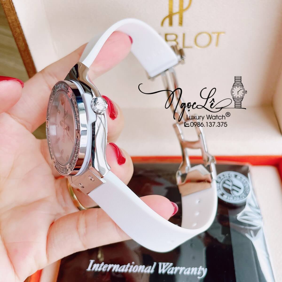 Đồng Hồ Nữ Hublot Classic Fusion 34mm Máy Pin Dây Silicon Trắng Đính Đá Ống Vỏ Silver