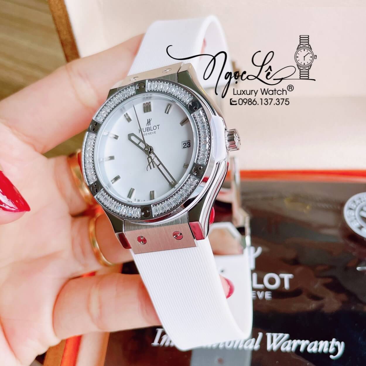 Đồng Hồ Nữ Hublot Classic Fusion 34mm Máy Pin Dây Silicon Trắng Đính Đá Ống Vỏ Silver