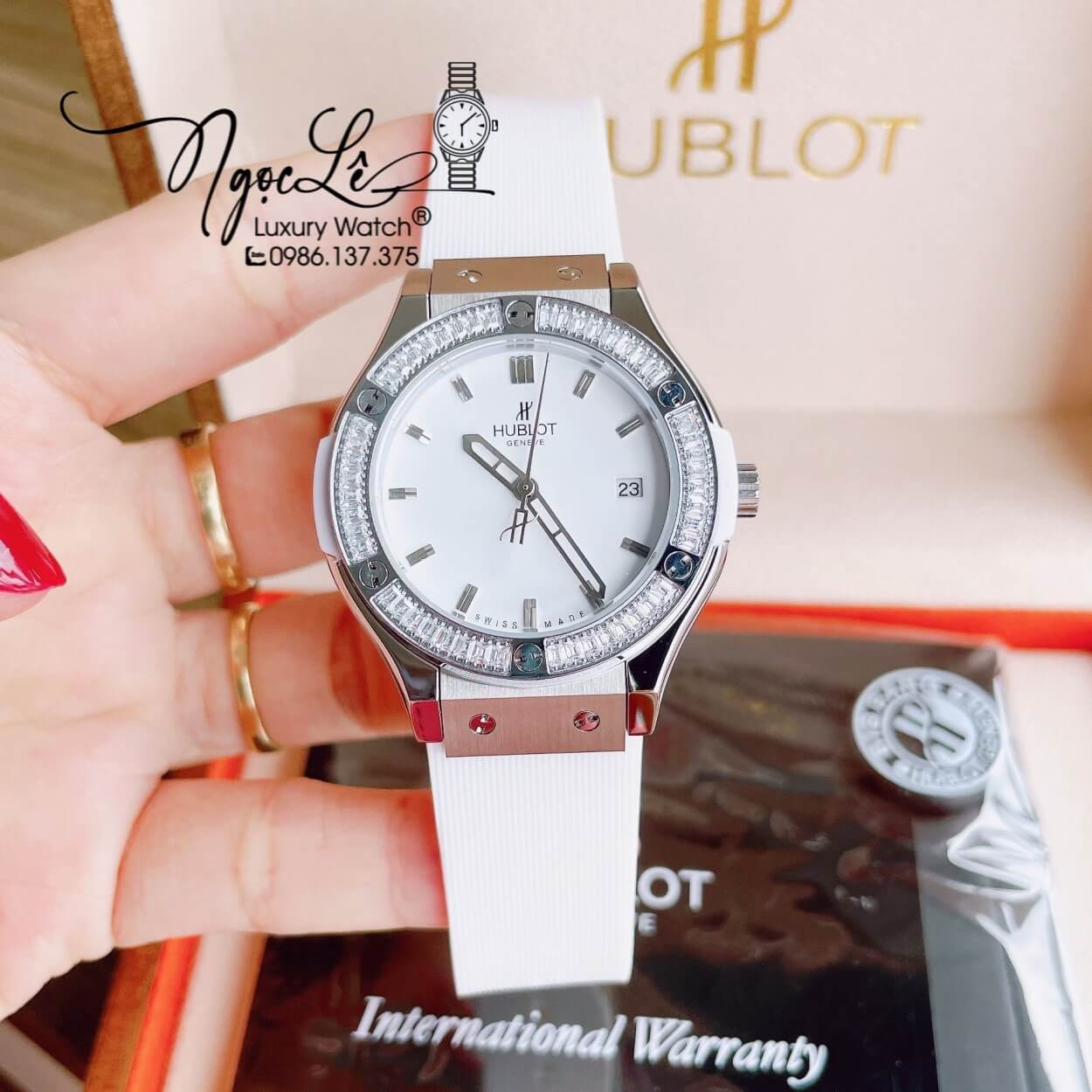 Đồng Hồ Nữ Hublot Classic Fusion 34mm Máy Pin Dây Silicon Trắng Đính Đá Ống Vỏ Silver