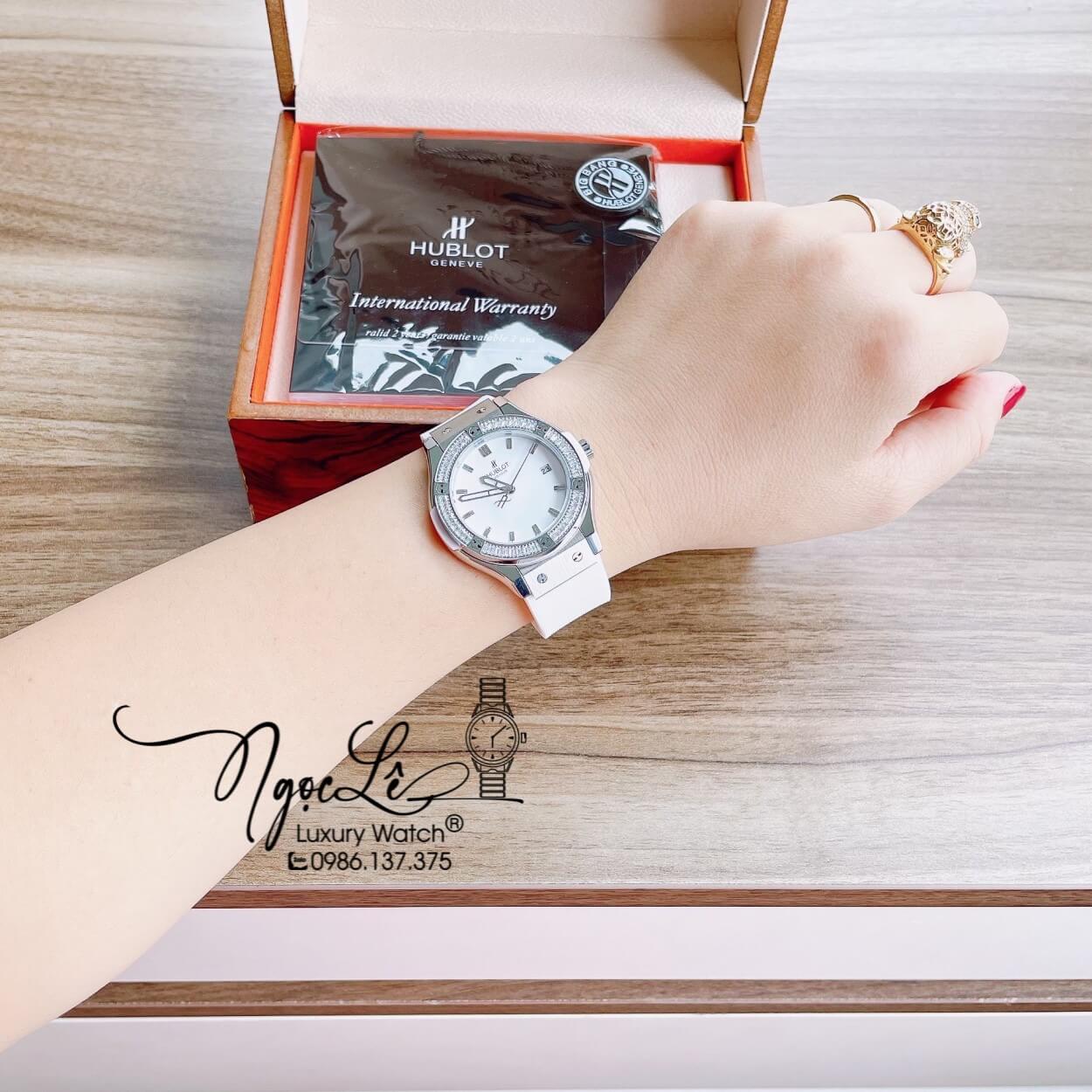 Đồng Hồ Nữ Hublot Classic Fusion 34mm Máy Pin Dây Silicon Trắng Đính Đá Ống Vỏ Silver