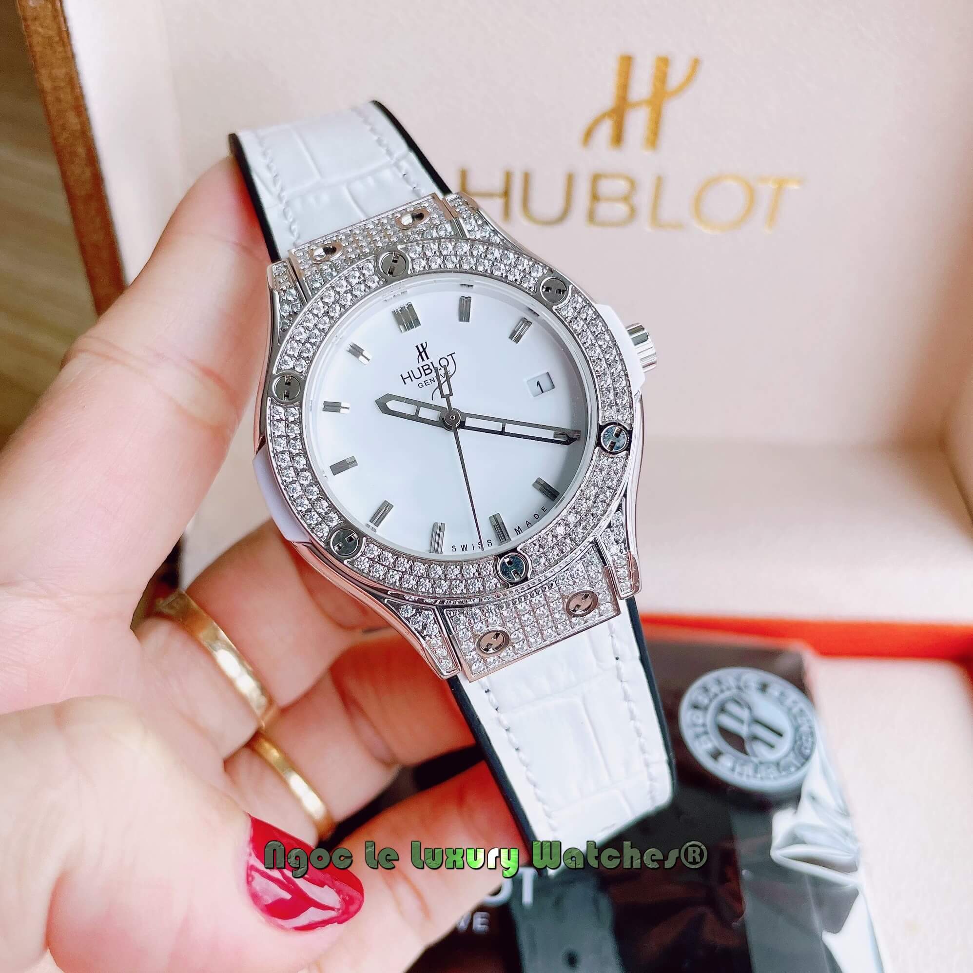Đồng Hồ Nữ Hublot Classic Fusion 34mm Máy Pin Dây Da Silicon Trắng Đính Đá Vỏ Silver