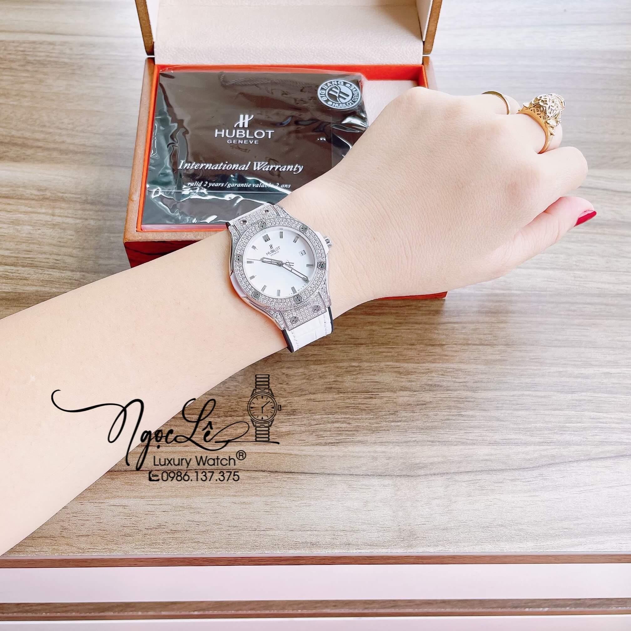 Đồng Hồ Nữ Hublot Classic Fusion 34mm Máy Pin Dây Da Silicon Trắng Đính Đá Vỏ Silver