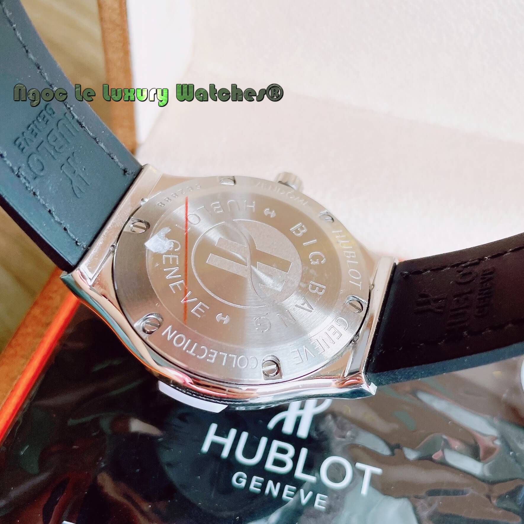 Đồng Hồ Nữ Hublot Classic Fusion 34mm Máy Pin Dây Da Silicon Trắng Đính Đá Vỏ Silver