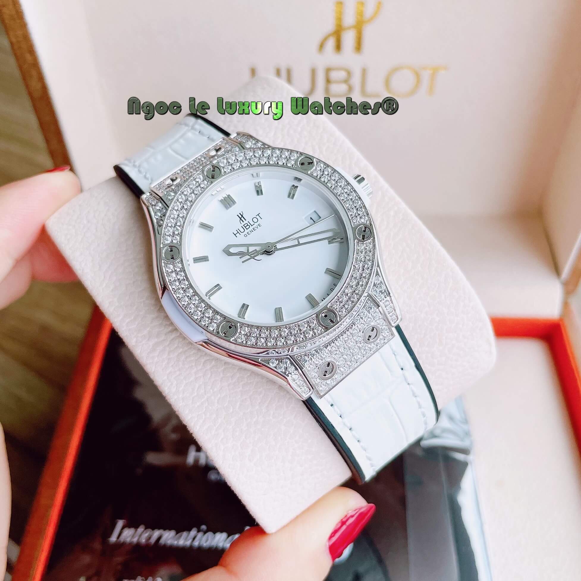 Đồng Hồ Nữ Hublot Classic Fusion 34mm Máy Pin Dây Da Silicon Trắng Đính Đá Vỏ Silver