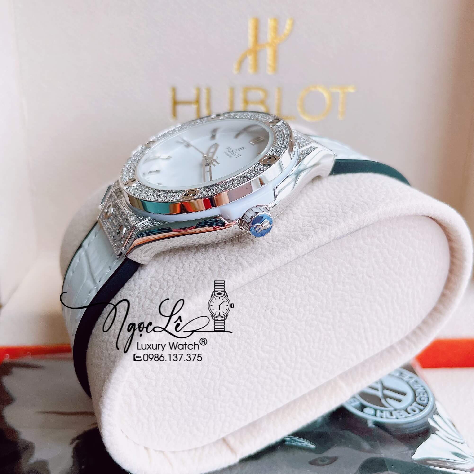 Đồng Hồ Nữ Hublot Classic Fusion 34mm Máy Pin Dây Da Silicon Trắng Đính Đá Vỏ Silver