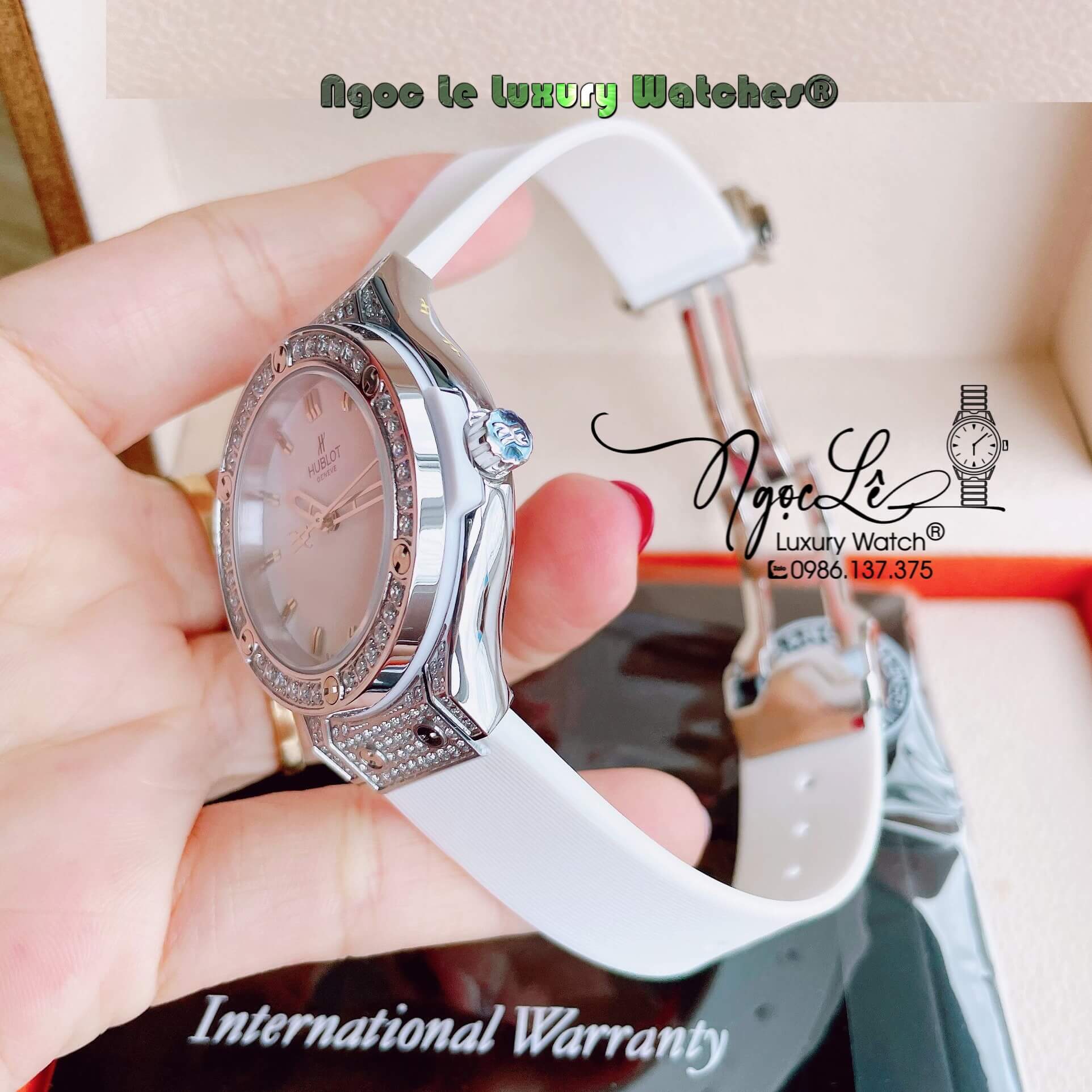 Đồng Hồ Nữ Hublot Classic Fusion 34mm Máy Pin Dây Silicon Trắng Đính Đá Vỏ Silver