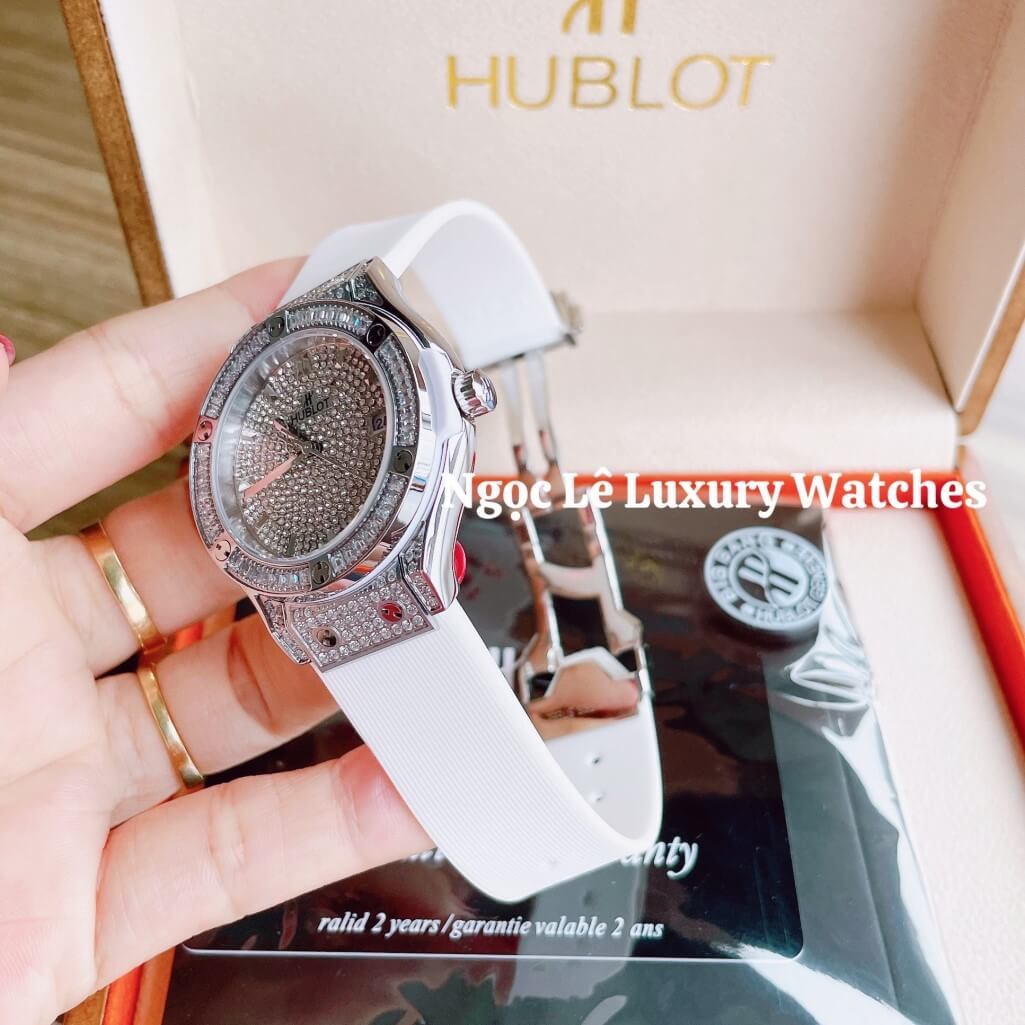 Đồng Hồ Nữ Hublot Classic Fusion 34mm Máy Pin Dây Silicon Trắng Đính Full Đá Vỏ Silver