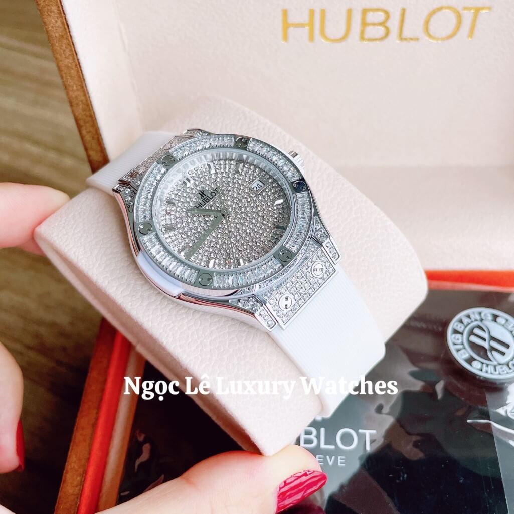 Đồng Hồ Nữ Hublot Classic Fusion 34mm Máy Pin Dây Silicon Trắng Đính Full Đá Vỏ Silver