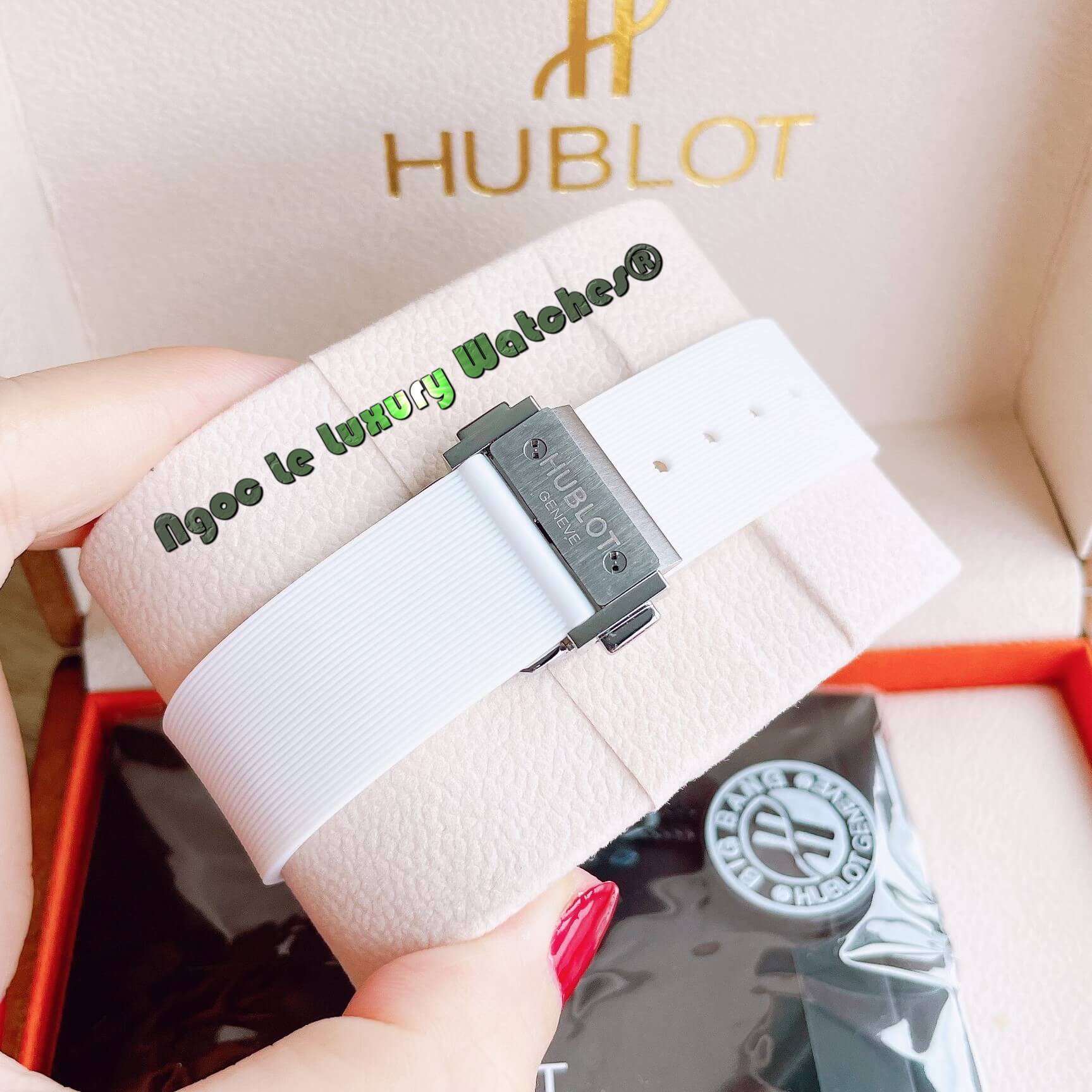 Đồng Hồ Nữ Hublot Classic Fusion 34mm Máy Pin Dây Silicon Trắng Đính Full Đá Vỏ Silver