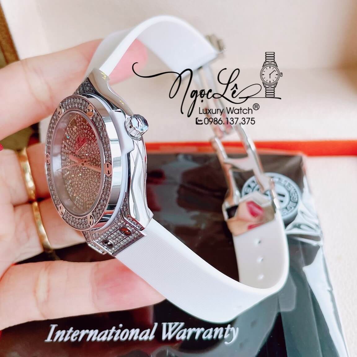 Đồng Hồ Nữ Hublot Classic Fusion 34mm Máy Pin Dây Silicon Trắng Đính Full Đá Vỏ Silver