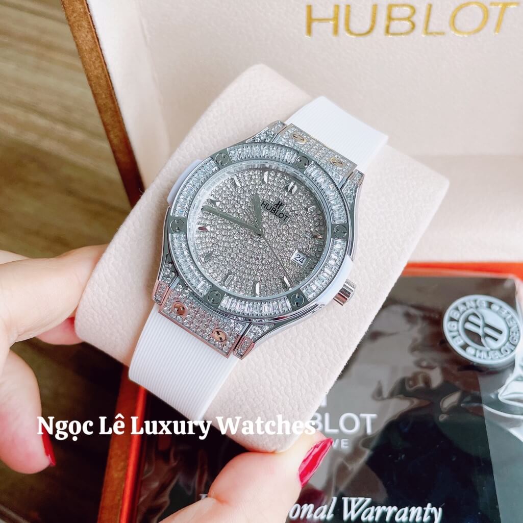 Đồng Hồ Nữ Hublot Classic Fusion 34mm Máy Pin Dây Silicon Trắng Đính Full Đá Vỏ Silver