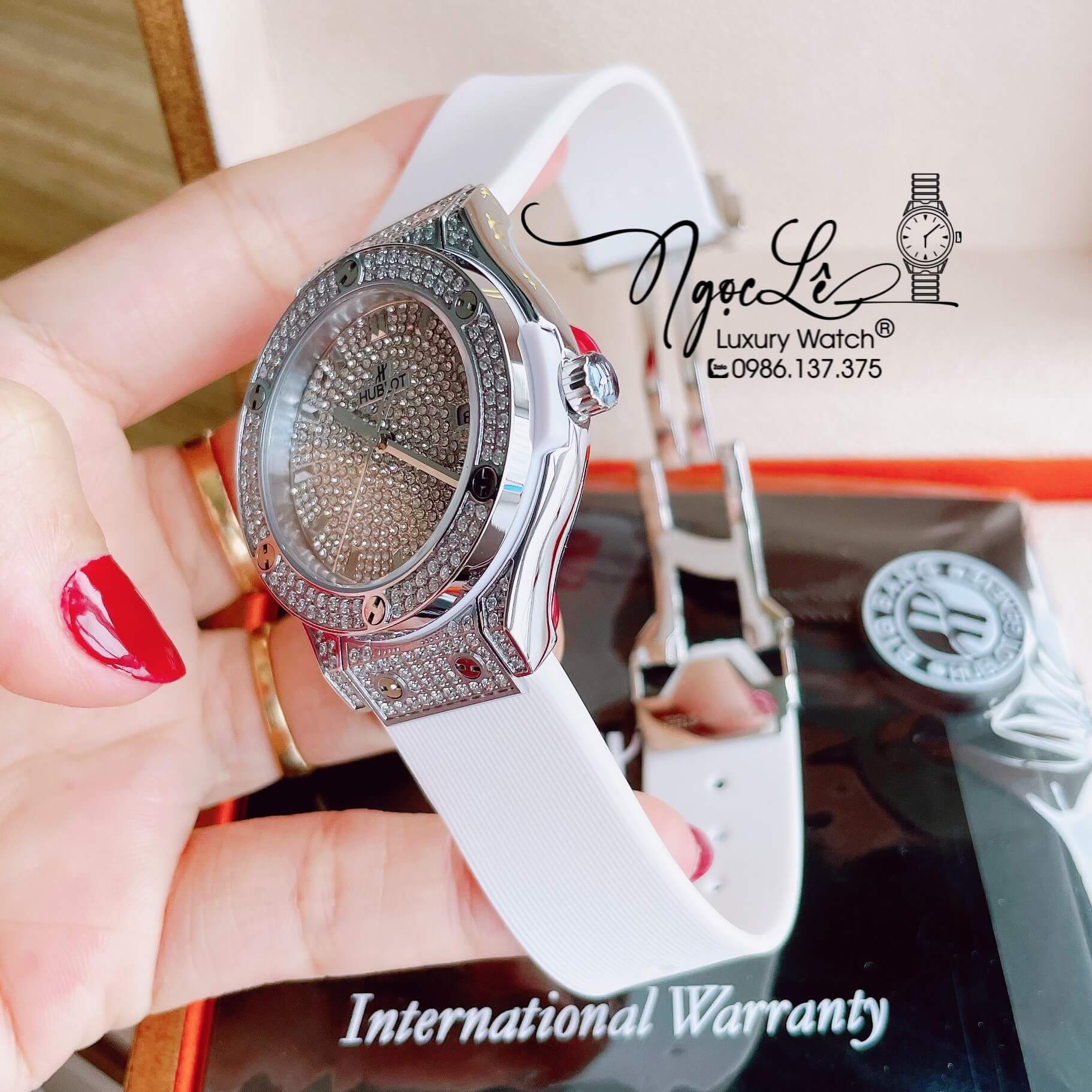 Đồng Hồ Nữ Hublot Classic Fusion 34mm Máy Pin Dây Silicon Trắng Đính Full Đá Vỏ Silver