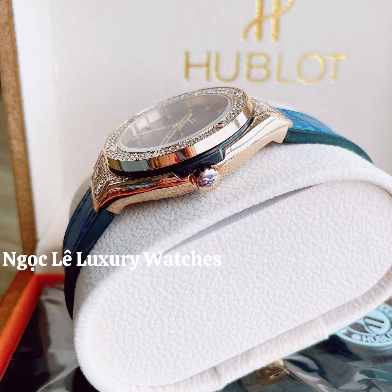 Đồng Hồ Nữ Hublot Classic Fusion 34mm Máy Pin Dây Da Silicon Xanh Đính Đá Vỏ Rose Gold