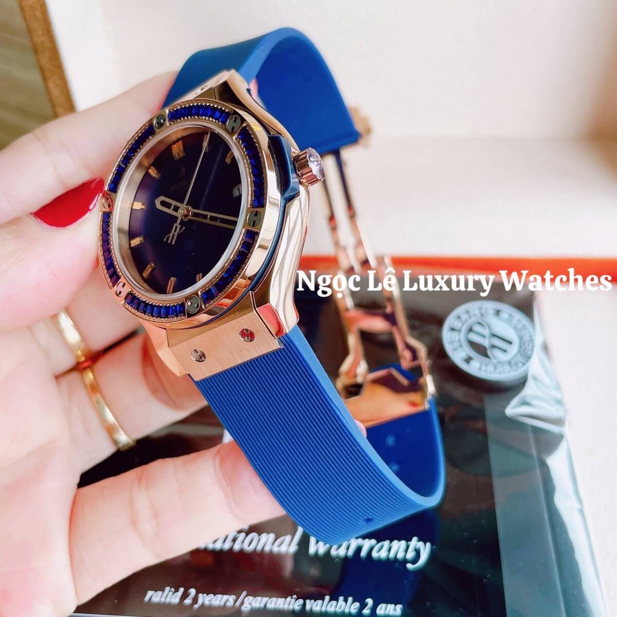 Đồng Hồ Nữ Hublot Classic Fusion 34mm Máy Pin Dây Silicon Xanh Đính Đá Vỏ Rose Gold