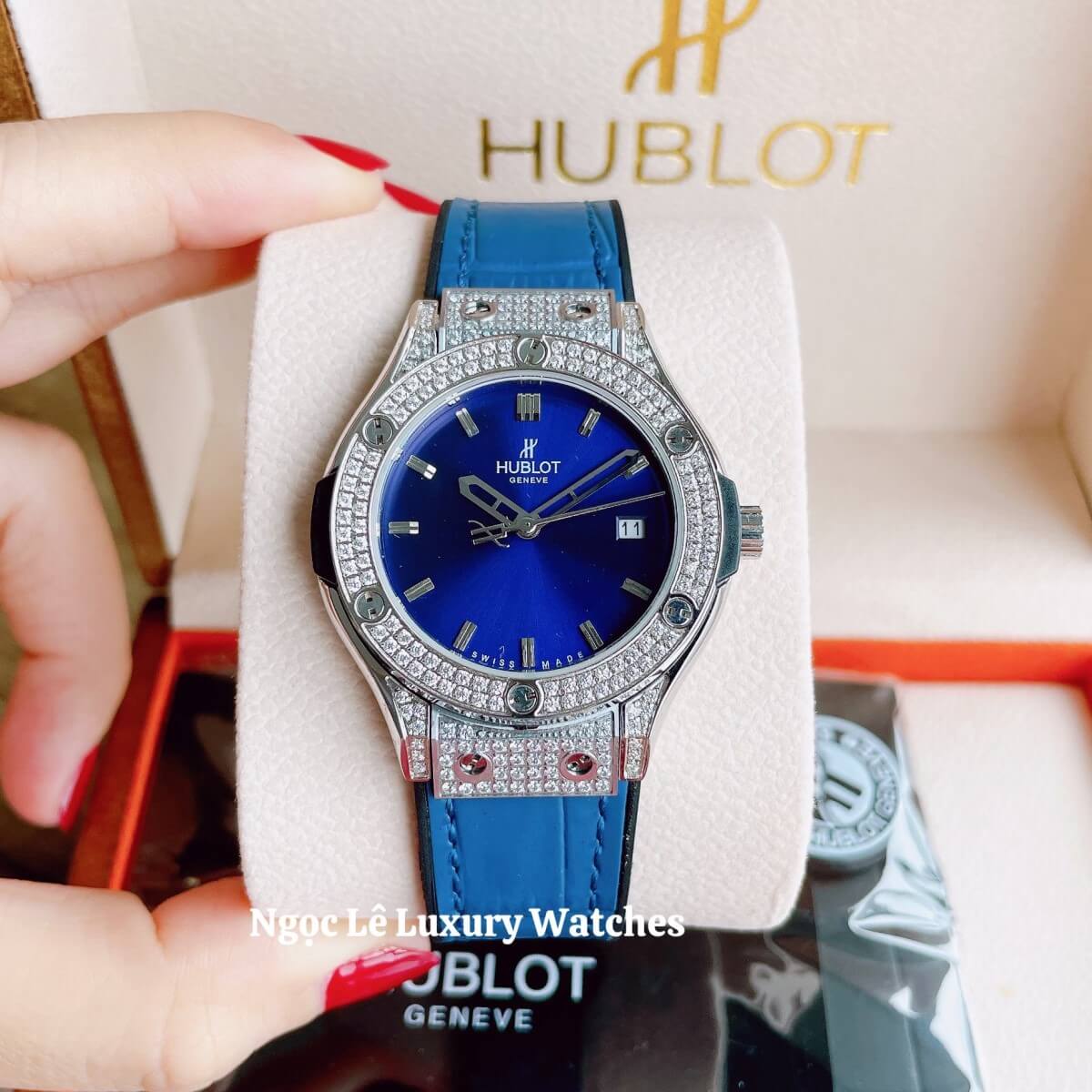 Đồng Hồ Nữ Hublot Classic Fusion 34mm Máy Pin Dây Da Silicon Xanh Đính Đá Vỏ Silver