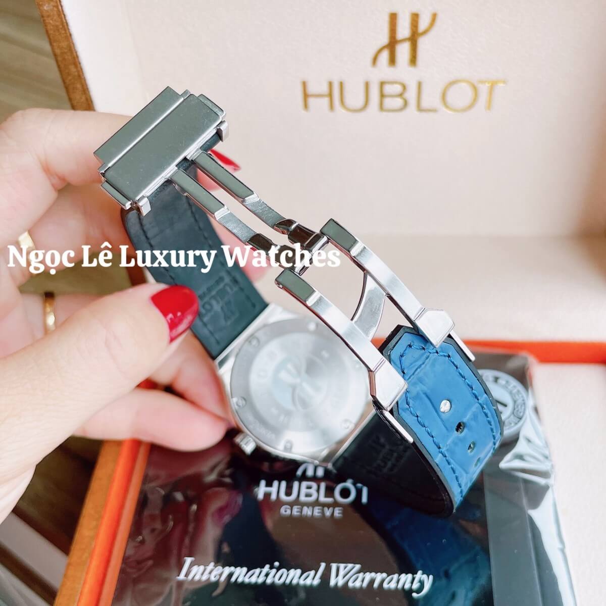 Đồng Hồ Nữ Hublot Classic Fusion 34mm Máy Pin Dây Da Silicon Xanh Đính Đá Vỏ Silver