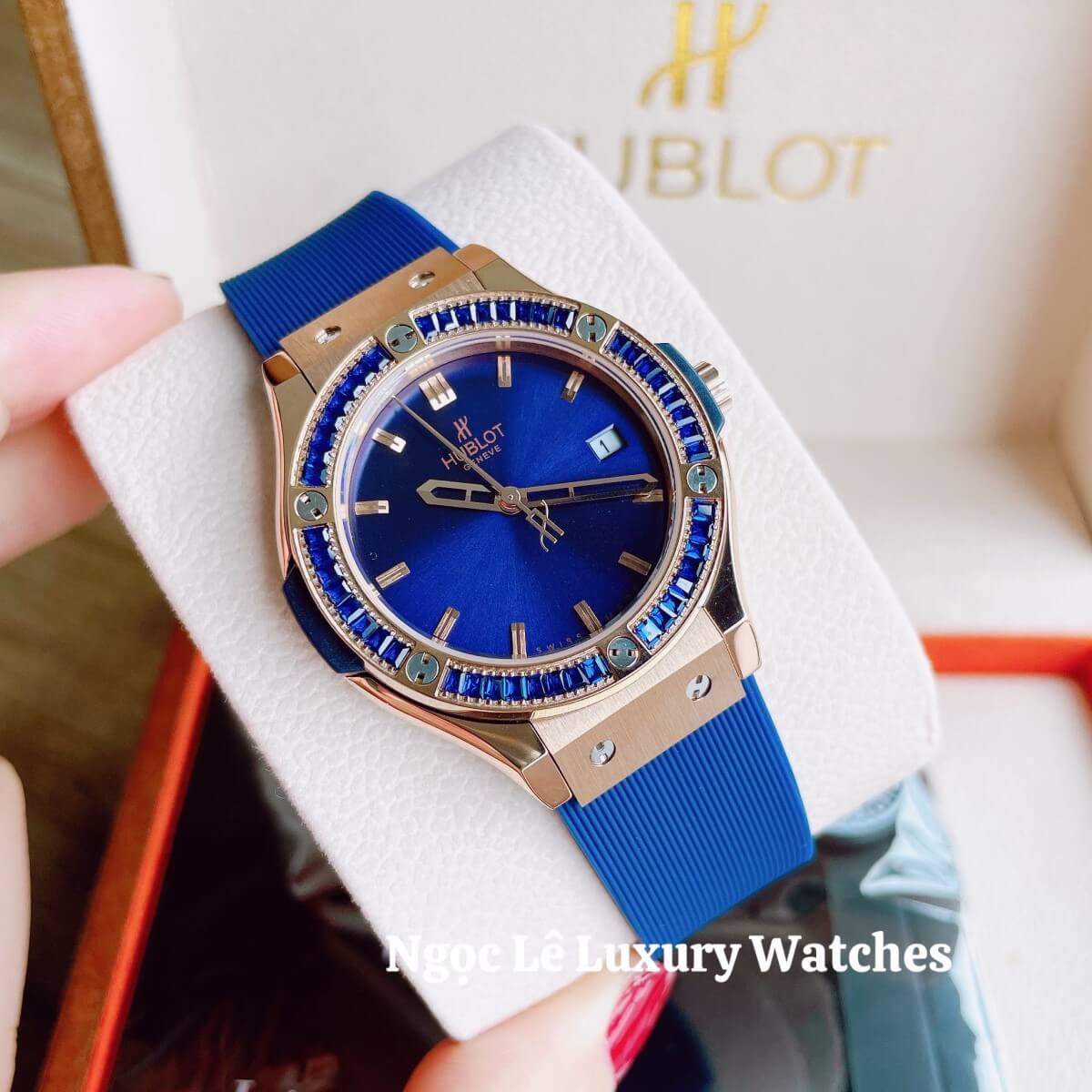 Đồng Hồ Nữ Hublot Classic Fusion 34mm Máy Pin Dây Silicon Xanh Đính Đá Vỏ Rose Gold