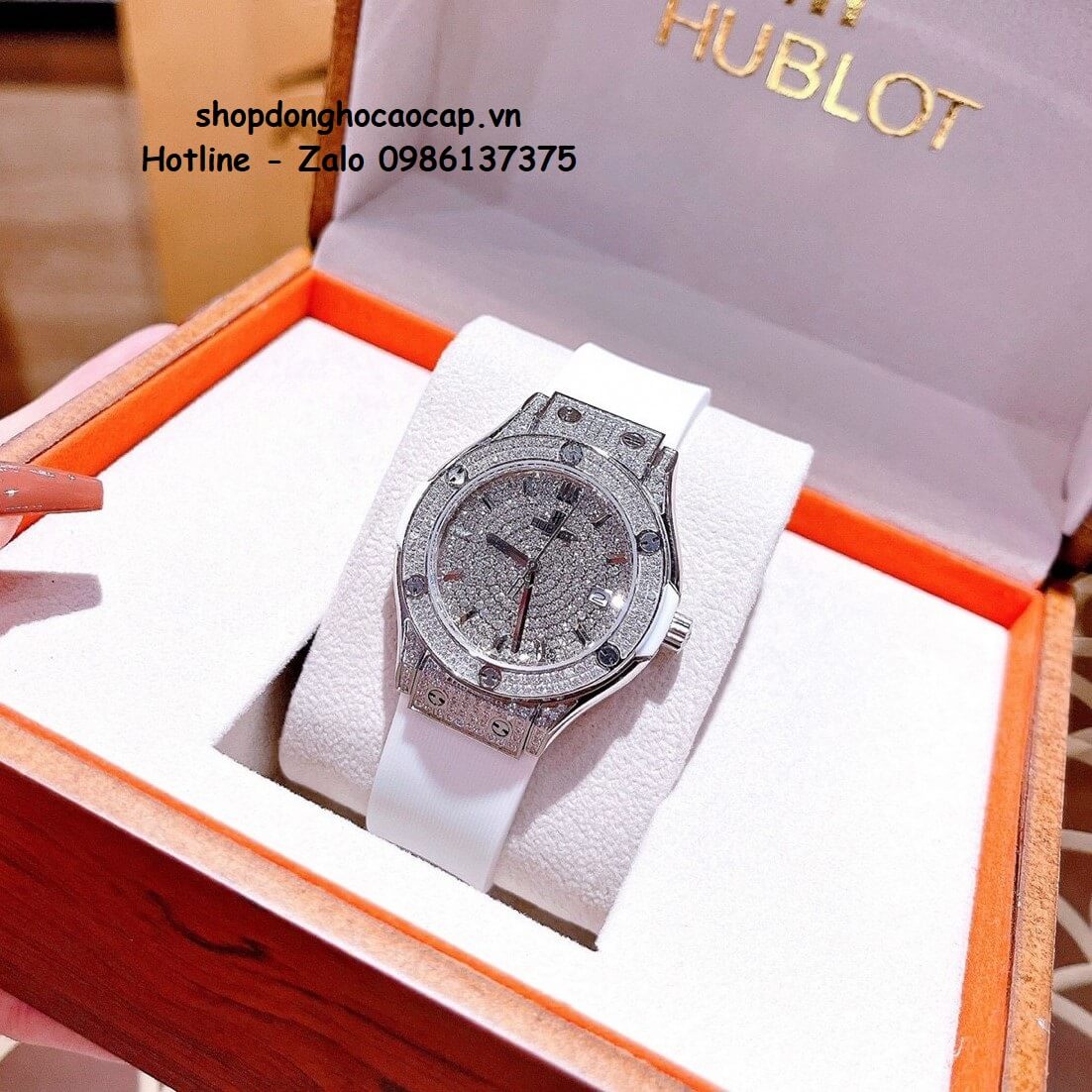 Đồng Hồ Hublot Classic Fusion Dây Silicon Trắng Đính Đá Bạc