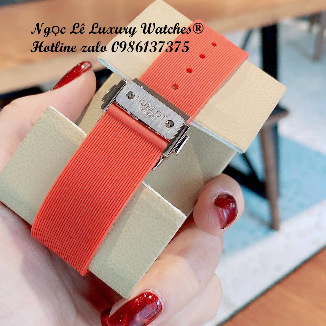 Đồng Hồ Hublot Classic Fusion Nữ Dây Cao Su Đỏ Vỏ Rose Viền Đá Size 34mm - Quartz
