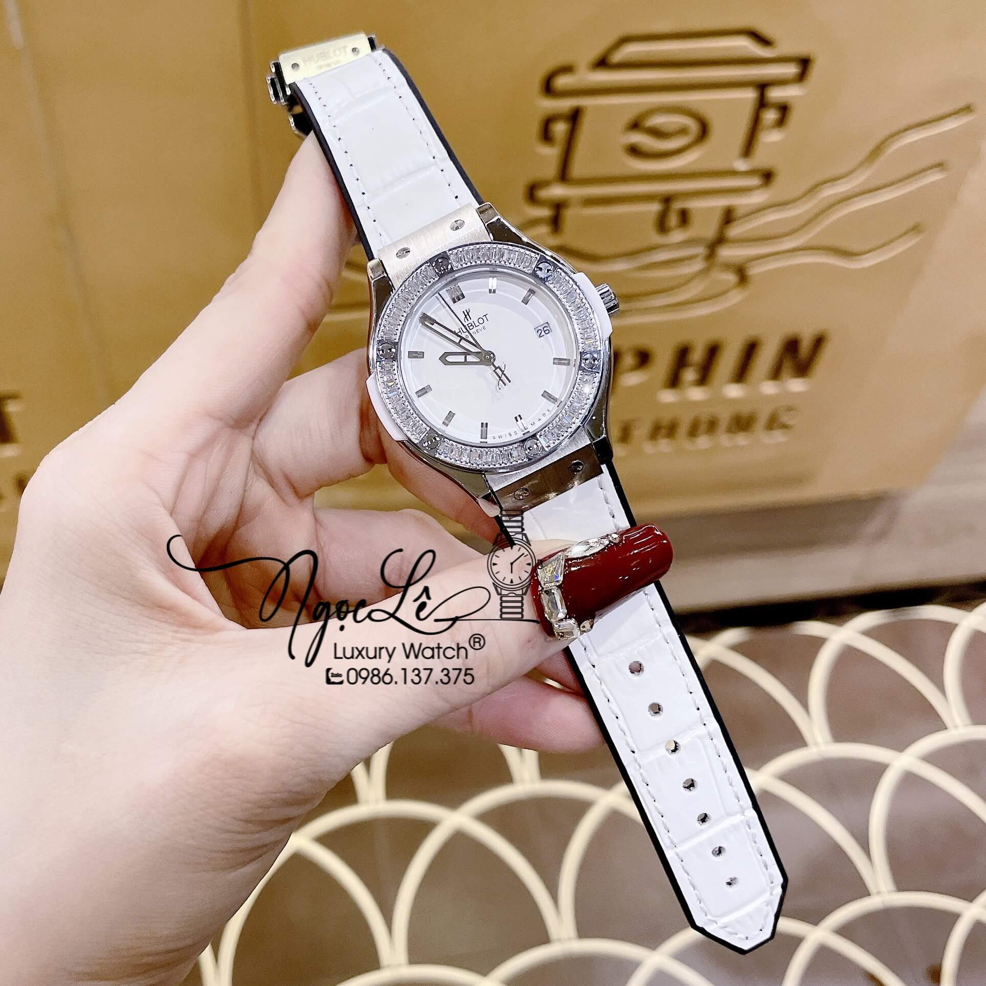 Đồng Hồ Hublot Classic Fusion Nữ Dây Silicon Trắng Đính Đá Silver Size 34mm