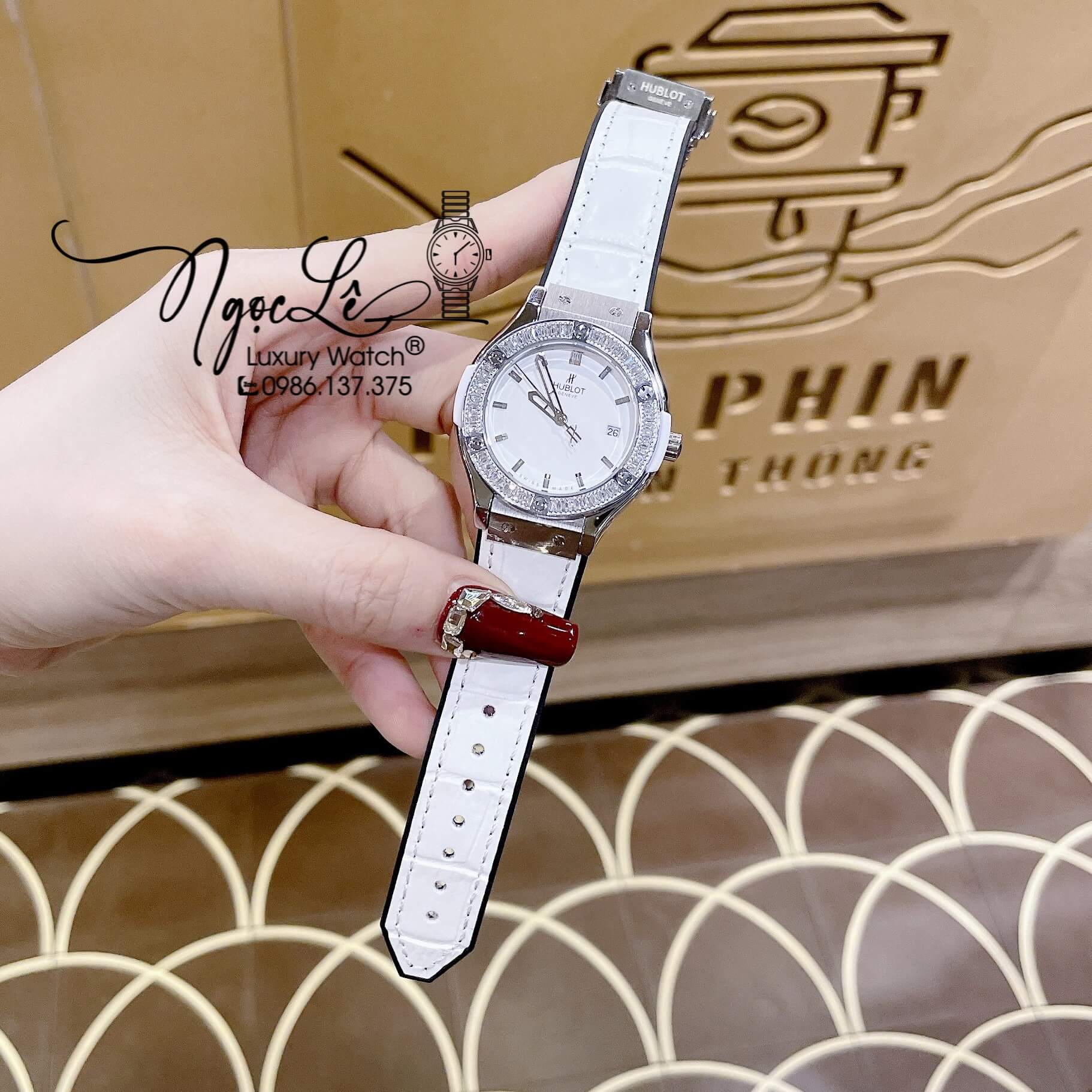 Đồng Hồ Hublot Classic Fusion Nữ Dây Silicon Trắng Đính Đá Silver Size 34mm