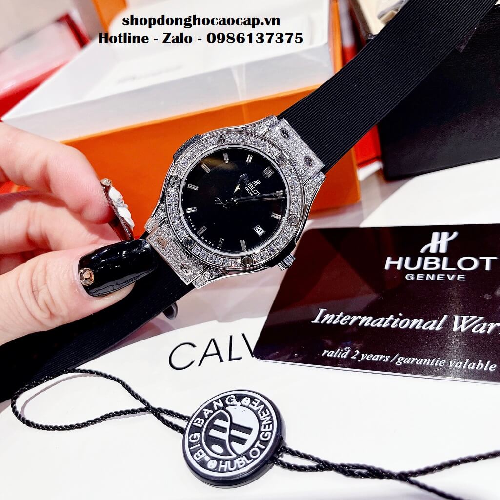 Đồng Hồ Hublot Classic Fusion Nữ Silicon Đen Đính Đá Bạc 34mm