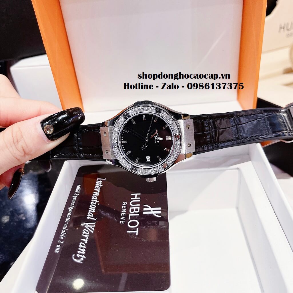 Đồng Hồ Hublot Classic Fusion Nữ Silicon Đen Đính Đá Bạc 34mm