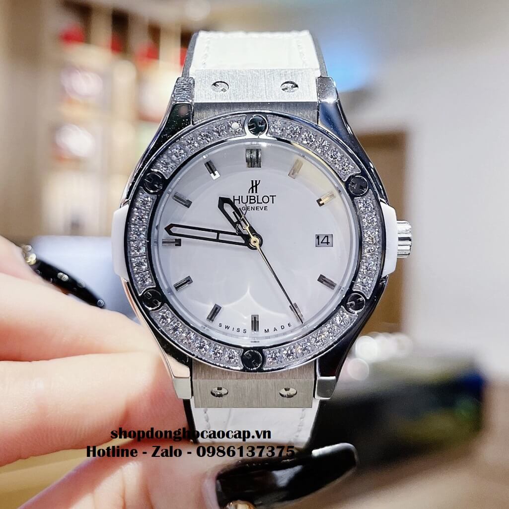 Đồng Hồ Hublot Classic Fusion Nữ Da Silicon Trắng Đính Đá Bạc 34mm