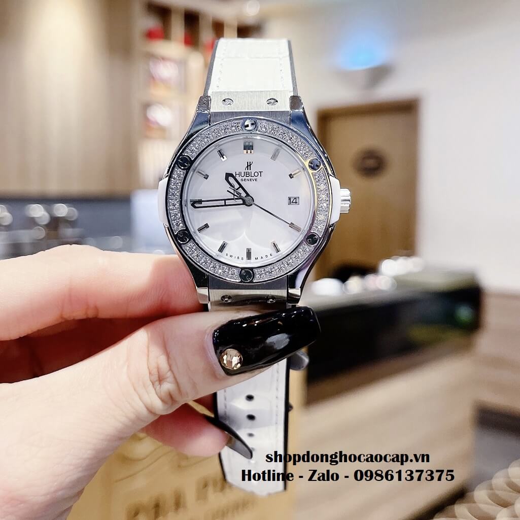 Đồng Hồ Hublot Classic Fusion Nữ Da Silicon Trắng Đính Đá Bạc 34mm